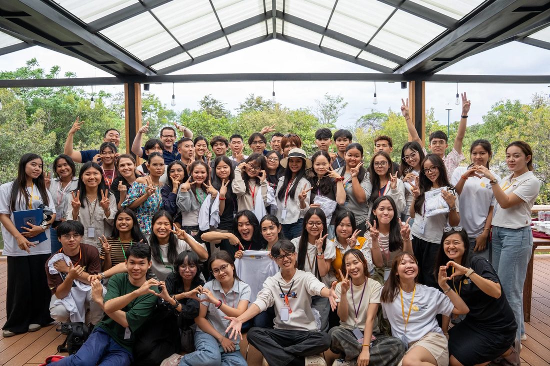 ISMP mentors and students together